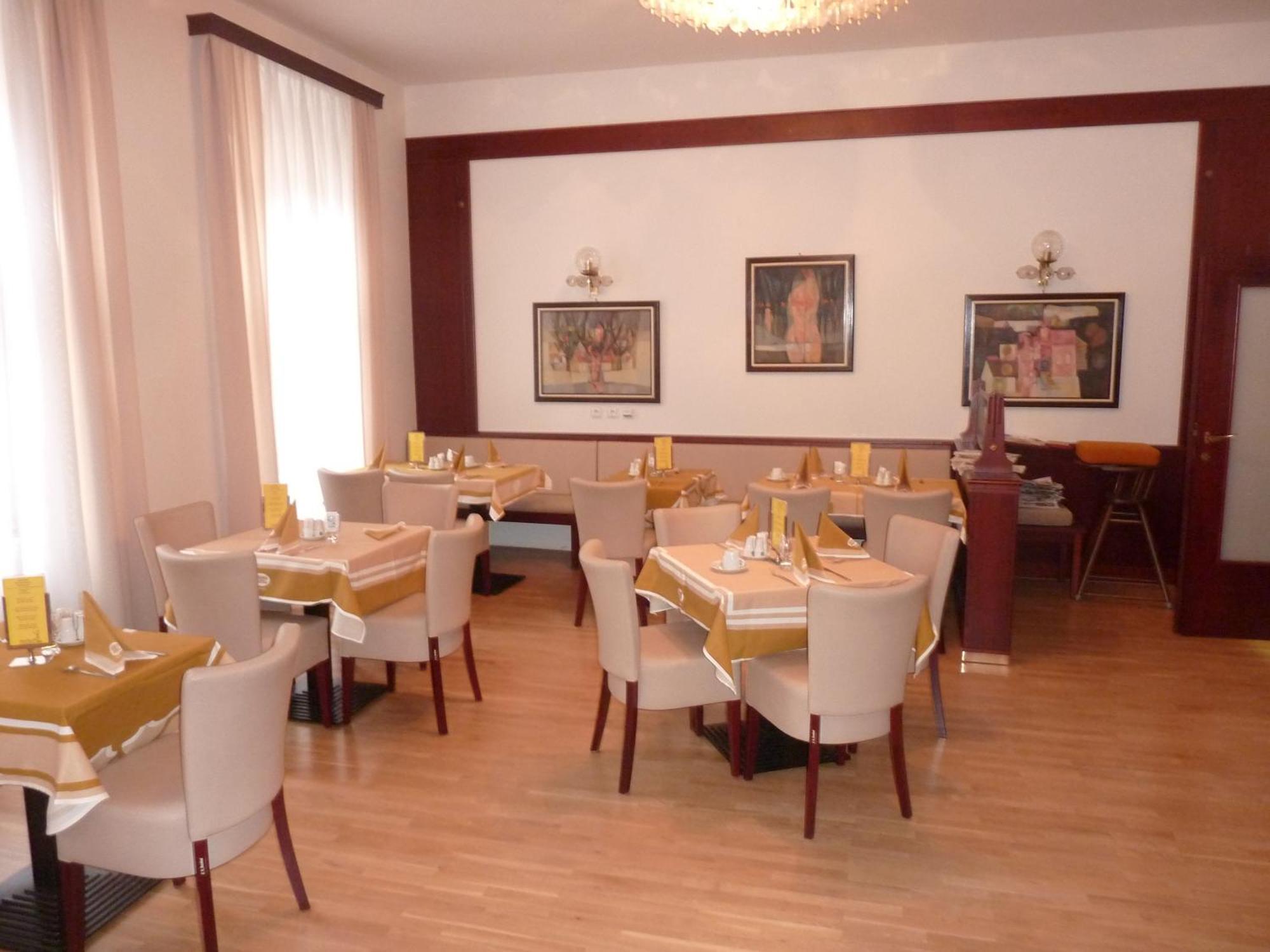 Grandhotel Garni Ихлава Екстериор снимка