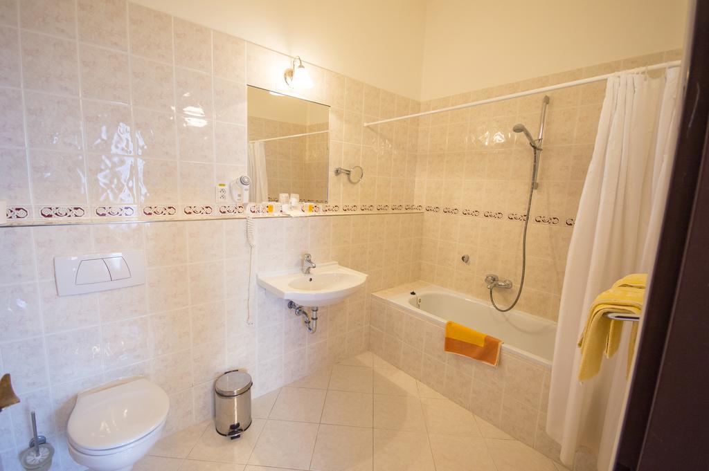 Grandhotel Garni Ихлава Екстериор снимка